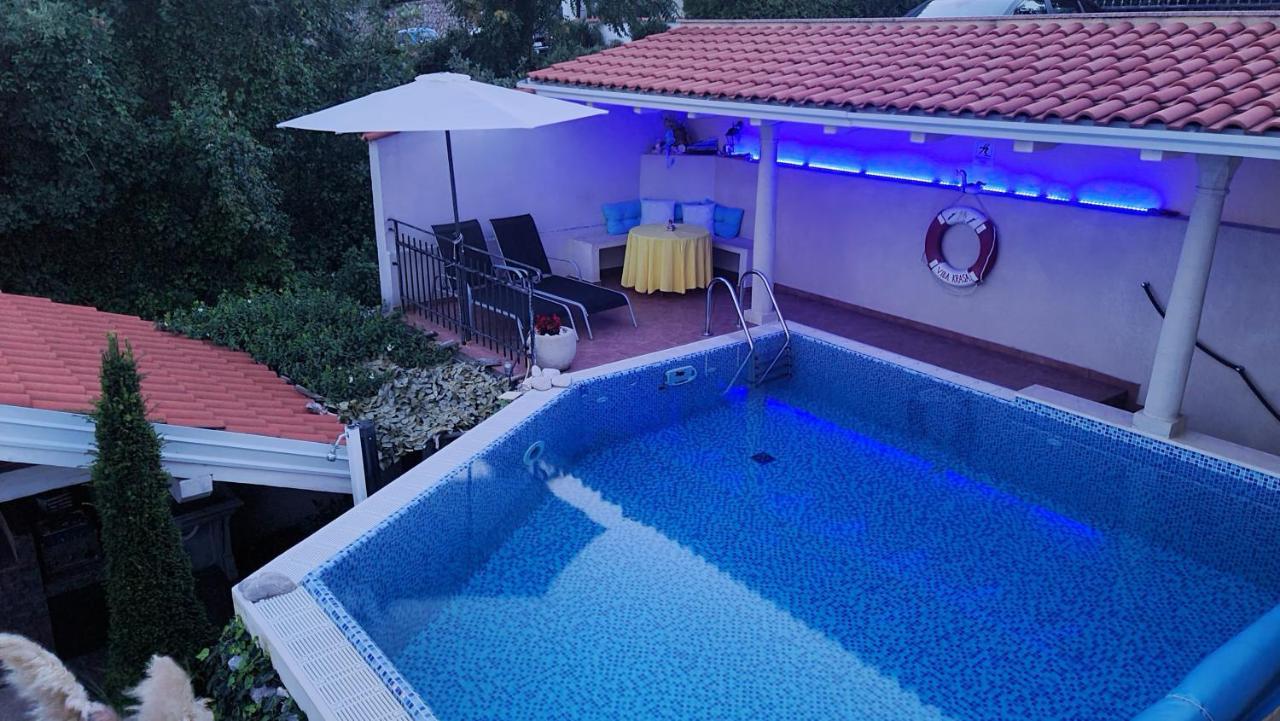 Apartments Villa Krasa 로브란 외부 사진