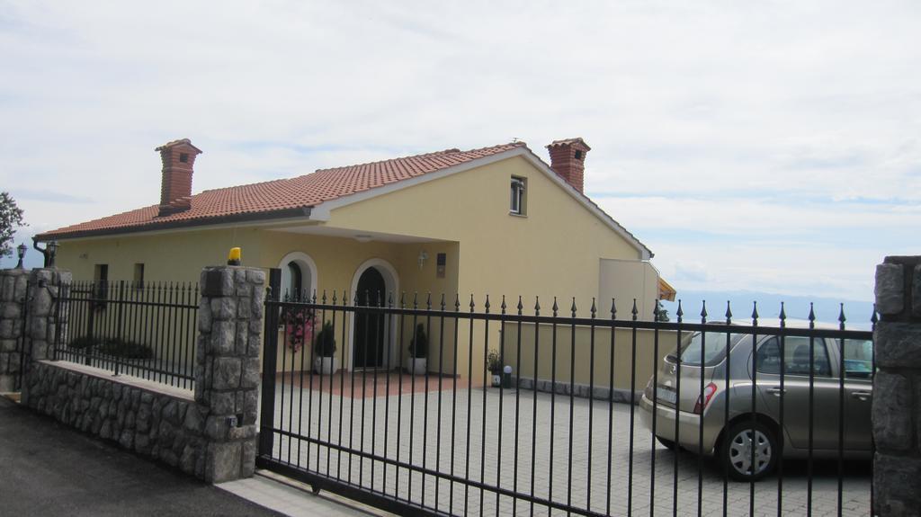 Apartments Villa Krasa 로브란 외부 사진